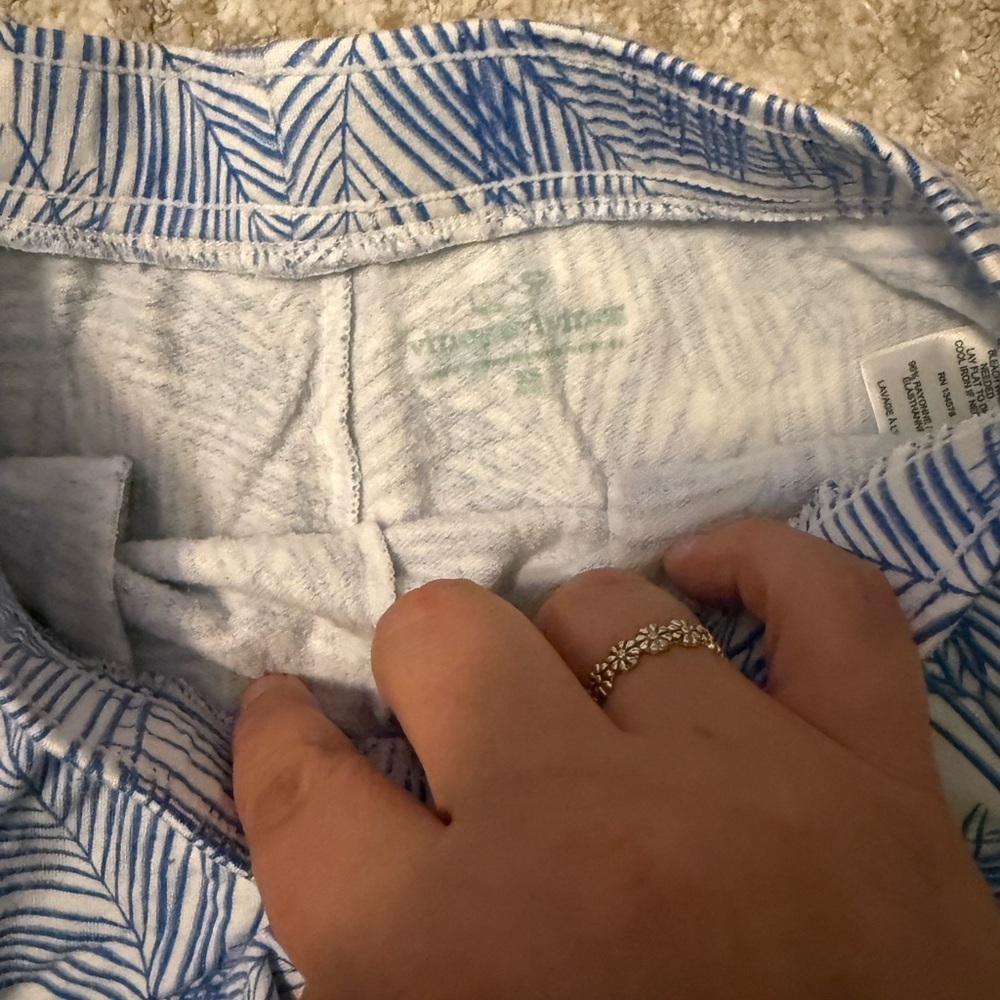 Vineyard Vines Blue and White Kids Shorts size XS - Picture 3 of 5